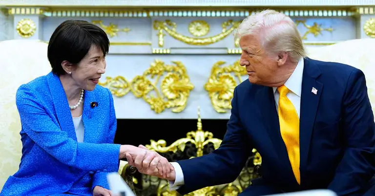 ডোনাল্ড ট্রাম্প ও সানায়ে তাকাইচি